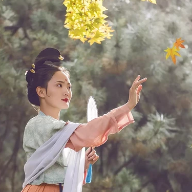 秋風(fēng)落葉女子頭像，唯美古風(fēng)真人頭像