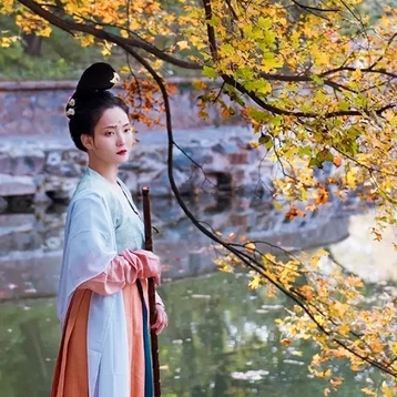 秋風(fēng)落葉女子頭像，唯美古風(fēng)真人頭像