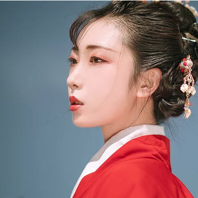 紅衣女子流淚頭像，唯美古風(fēng)真人頭像