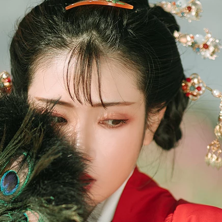 紅衣女子流淚頭像，唯美古風(fēng)真人頭像