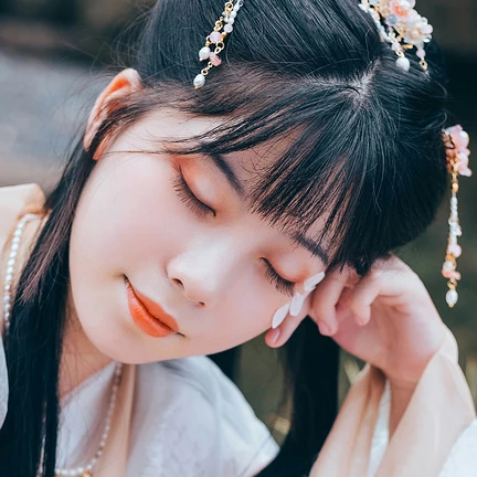 三櫻帶團扇女子頭像，唯美古風(fēng)真人頭像