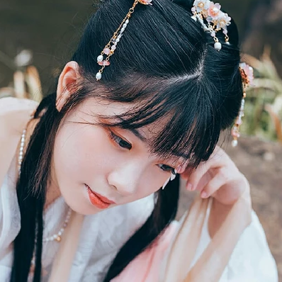 三櫻帶團扇女子頭像，唯美古風(fēng)真人頭像