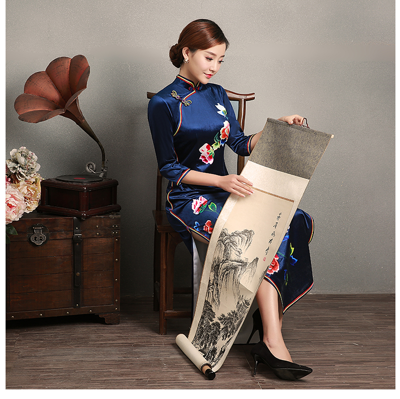 寶石藍花居旗袍，古典嬌艷旗袍裙