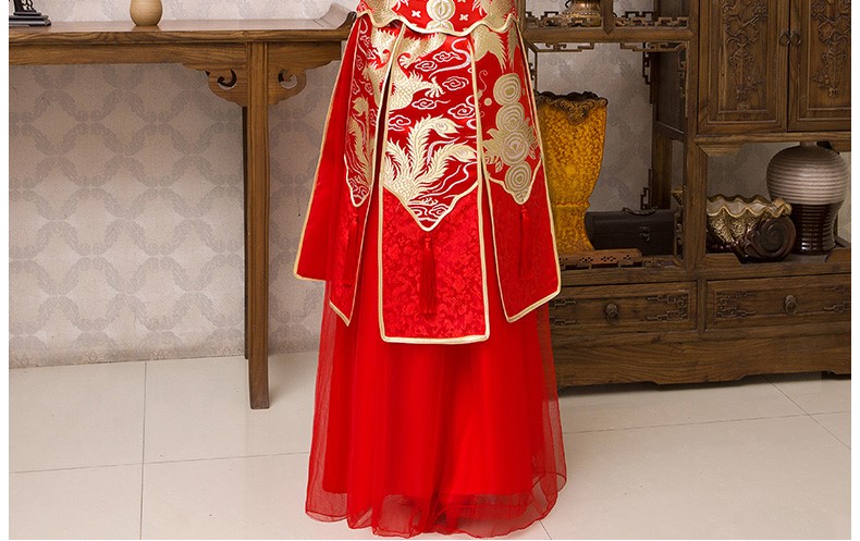 紅色龍鳳褂中式禮服，唯美新娘結(jié)婚禮服