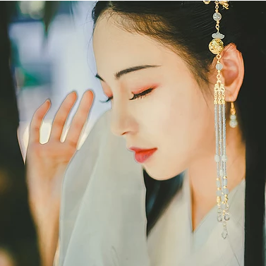 喝酒傷感女生頭像，唯美古風真人頭像