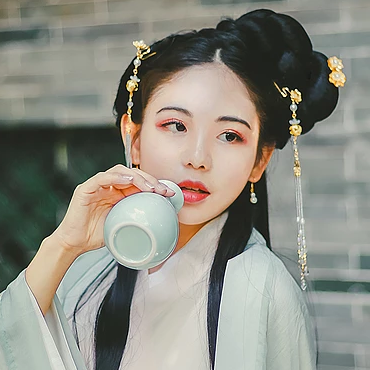 喝酒傷感女生頭像，唯美古風真人頭像