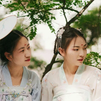 漢服帶團(tuán)扇閨蜜頭像，唯美古風(fēng)真人頭像