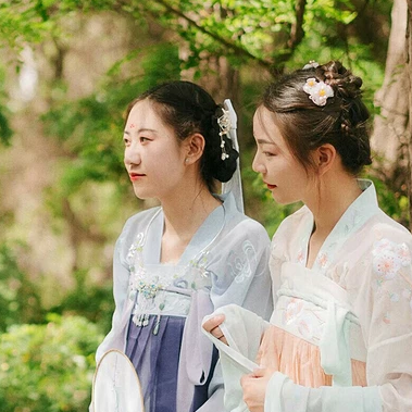 漢服帶團(tuán)扇閨蜜頭像，唯美古風(fēng)真人頭像