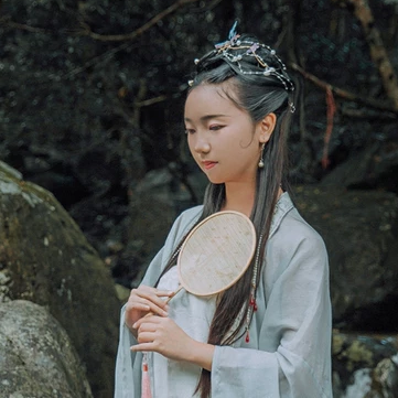 南溪山夢(mèng)帶傘女生頭像，唯美古風(fēng)真人頭像