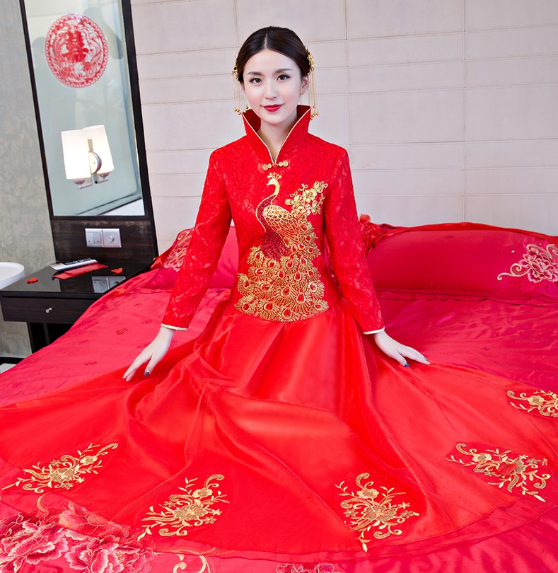 孔雀亮片繡花中式禮服，唯美新娘結(jié)婚禮服