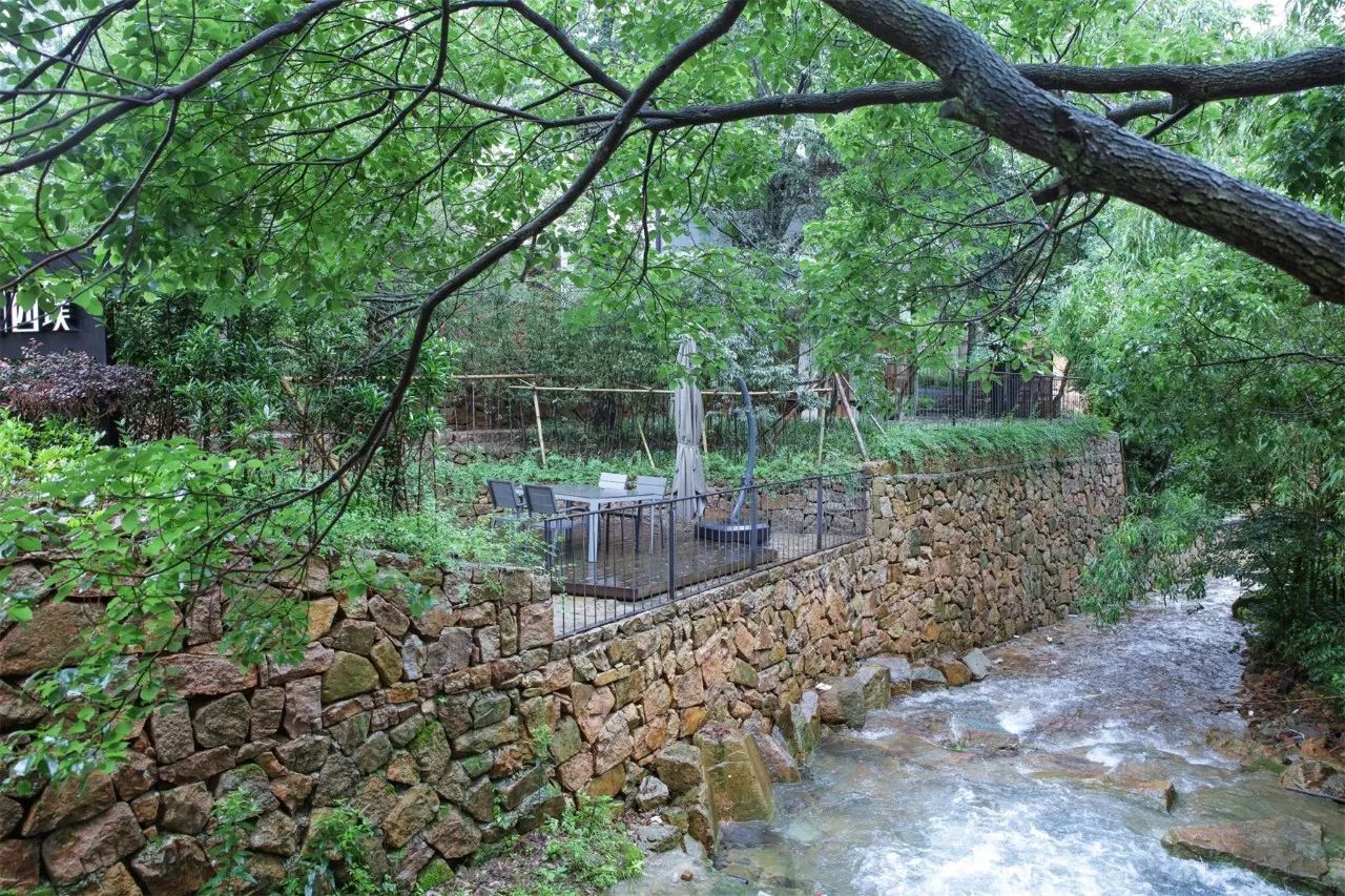 莫干山·西璞，睡進(jìn)梵高的畫里