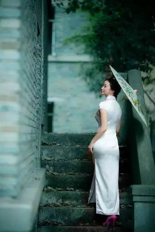 風(fēng)情萬(wàn)種的油畫旗袍女子！