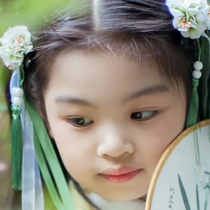 超萌帶團(tuán)扇小女生頭像，唯美古風(fēng)真人頭像