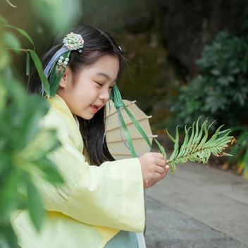 超萌帶團(tuán)扇小女生頭像，唯美古風(fēng)真人頭像