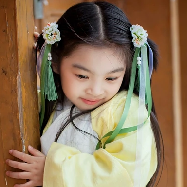 超萌帶團(tuán)扇小女生頭像，唯美古風(fēng)真人頭像