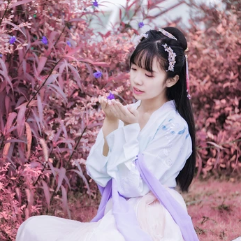 粉紫小清新帶團(tuán)扇傘頭像，唯美古風(fēng)真人頭像