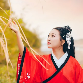 秋色彈琵琶紅衣女生頭像，唯美古風(fēng)真人頭像