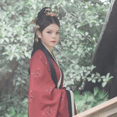 傾城紅衣女子頭像，唯美古風(fēng)真人頭像