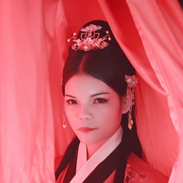 傾城紅衣女子頭像，唯美古風(fēng)真人頭像