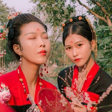 嬌艷紅衣閨蜜頭像，唯美古風(fēng)真人頭像