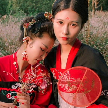 嬌艷紅衣閨蜜頭像，唯美古風(fēng)真人頭像