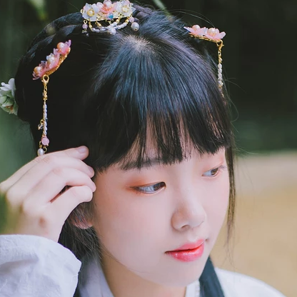 小清新淡藍(lán)色帶團(tuán)扇頭像，唯美古風(fēng)真人頭像