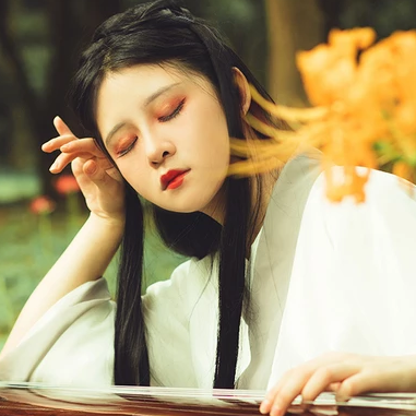 嬌艷彼岸花女生頭像，唯美古風(fēng)真人頭像