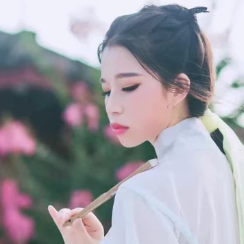 清新嫩綠帶傘女生頭像，唯美古風真人頭像