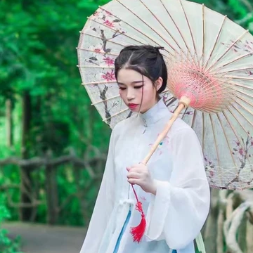 清新嫩綠帶傘女生頭像，唯美古風真人頭像