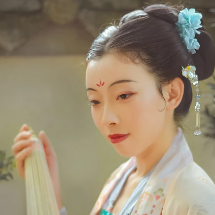 古韻帶團扇女生頭像,唯美古風(fēng)真人頭像