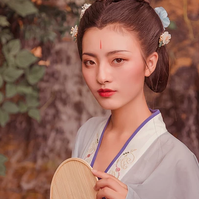 秋韻帶團扇女生頭像,唯美古風真人頭像