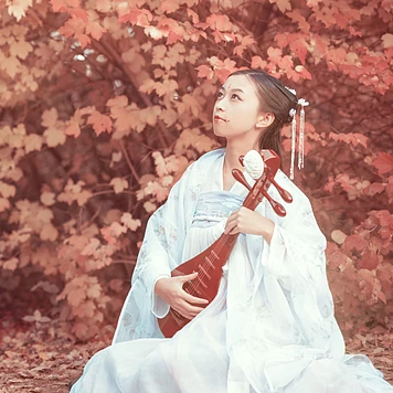 落葉意境彈琵琶女生頭像，唯美古風(fēng)真人頭像