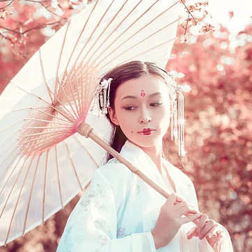 落葉意境彈琵琶女生頭像，唯美古風(fēng)真人頭像