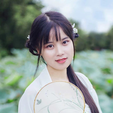 荷塘邊帶傘女生頭像，唯美古風真人頭像