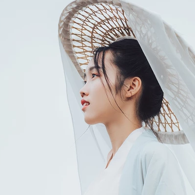 白衣俠客喝酒女生頭像，唯美古風(fēng)真人頭像