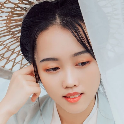 白衣俠客喝酒女生頭像，唯美古風(fēng)真人頭像