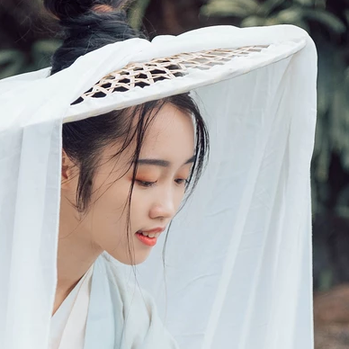 白衣俠客喝酒女生頭像，唯美古風(fēng)真人頭像