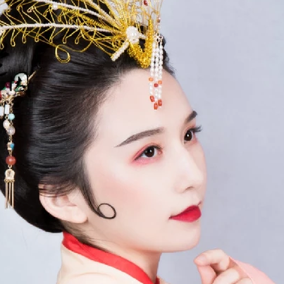 古典帶團(tuán)扇女生頭像，唯美古風(fēng)真人頭像