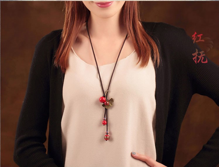 簡約大氣福連文苑紅色吊墜毛衣鏈項(xiàng)鏈