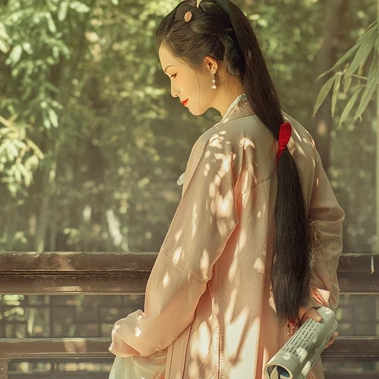 文藝清新帶團(tuán)扇女生頭像，唯美古風(fēng)真人頭像