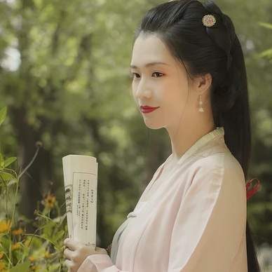 文藝清新帶團(tuán)扇女生頭像，唯美古風(fēng)真人頭像