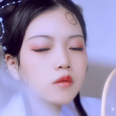 蝴蝶飛舞女生頭像，唯美古風(fēng)真人頭像