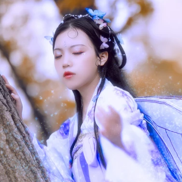 蝴蝶飛舞女生頭像，唯美古風(fēng)真人頭像