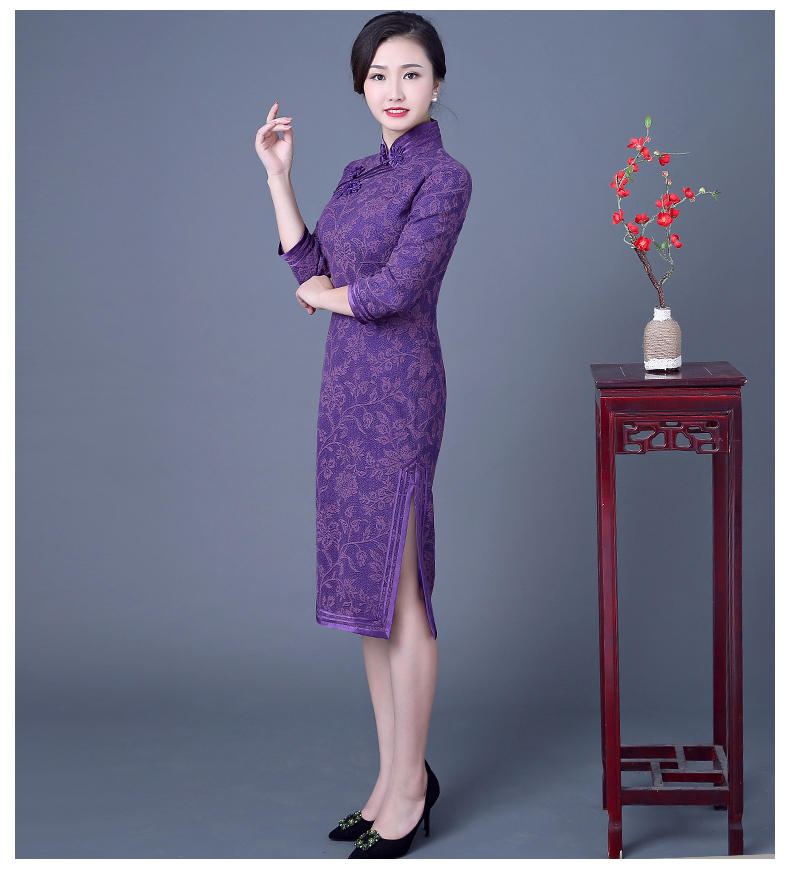 復(fù)古端莊大氣旗袍，紫色中長袖旗袍裙