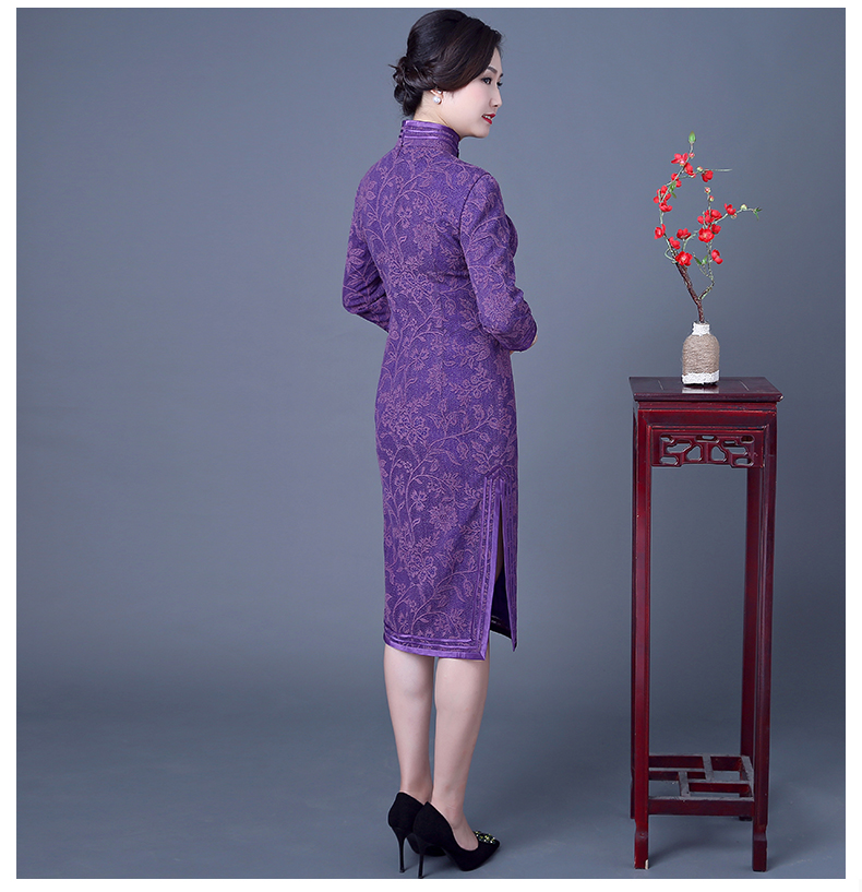 復(fù)古端莊大氣旗袍，紫色中長袖旗袍裙