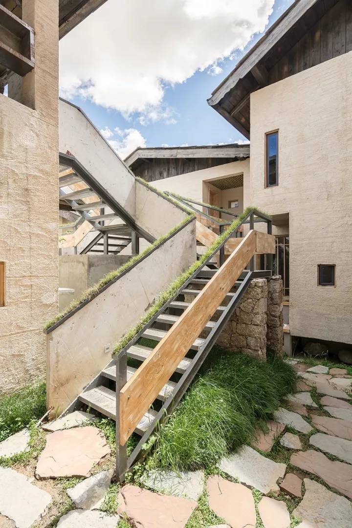 香格里拉·言?意，頗有古代山水畫的意境