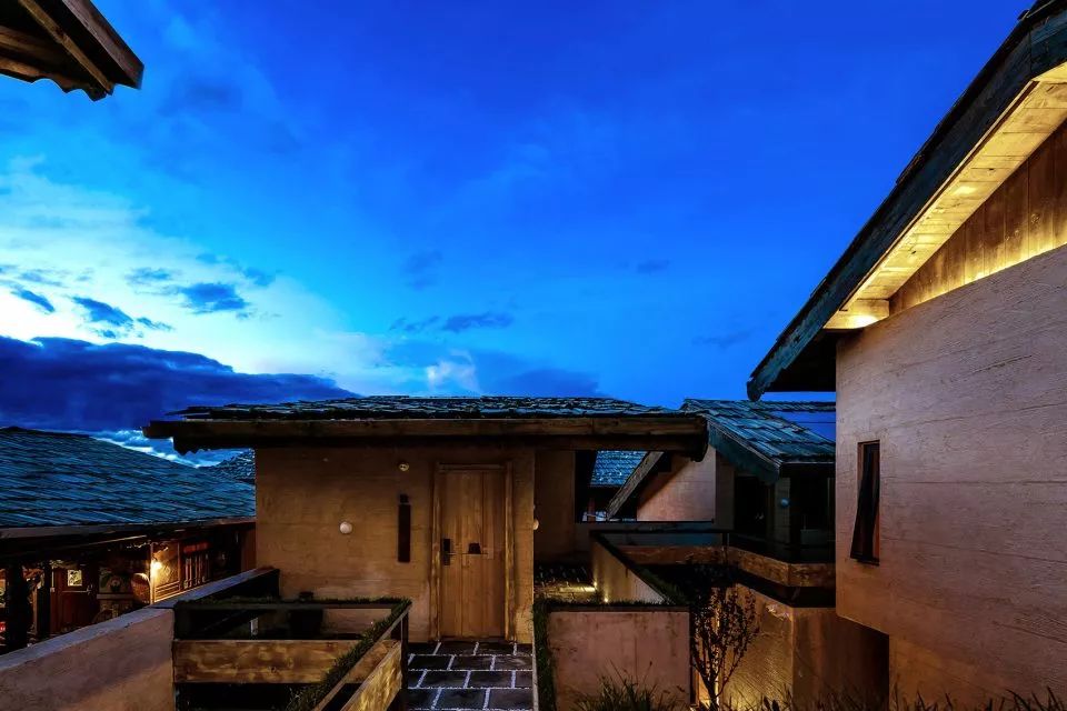 香格里拉·言?意，頗有古代山水畫的意境