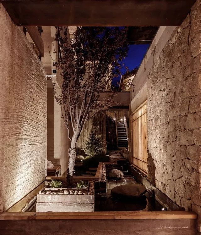 香格里拉·言?意，頗有古代山水畫的意境