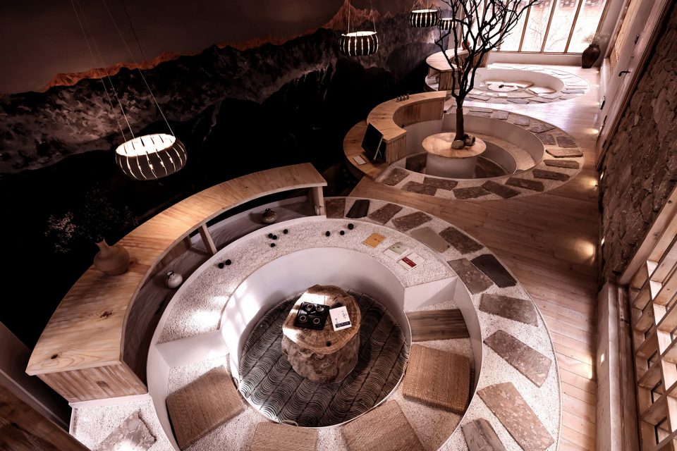 香格里拉·言?意，頗有古代山水畫的意境