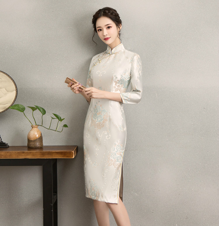 清新淡雅繡花旗袍，中袖優(yōu)雅旗袍裙